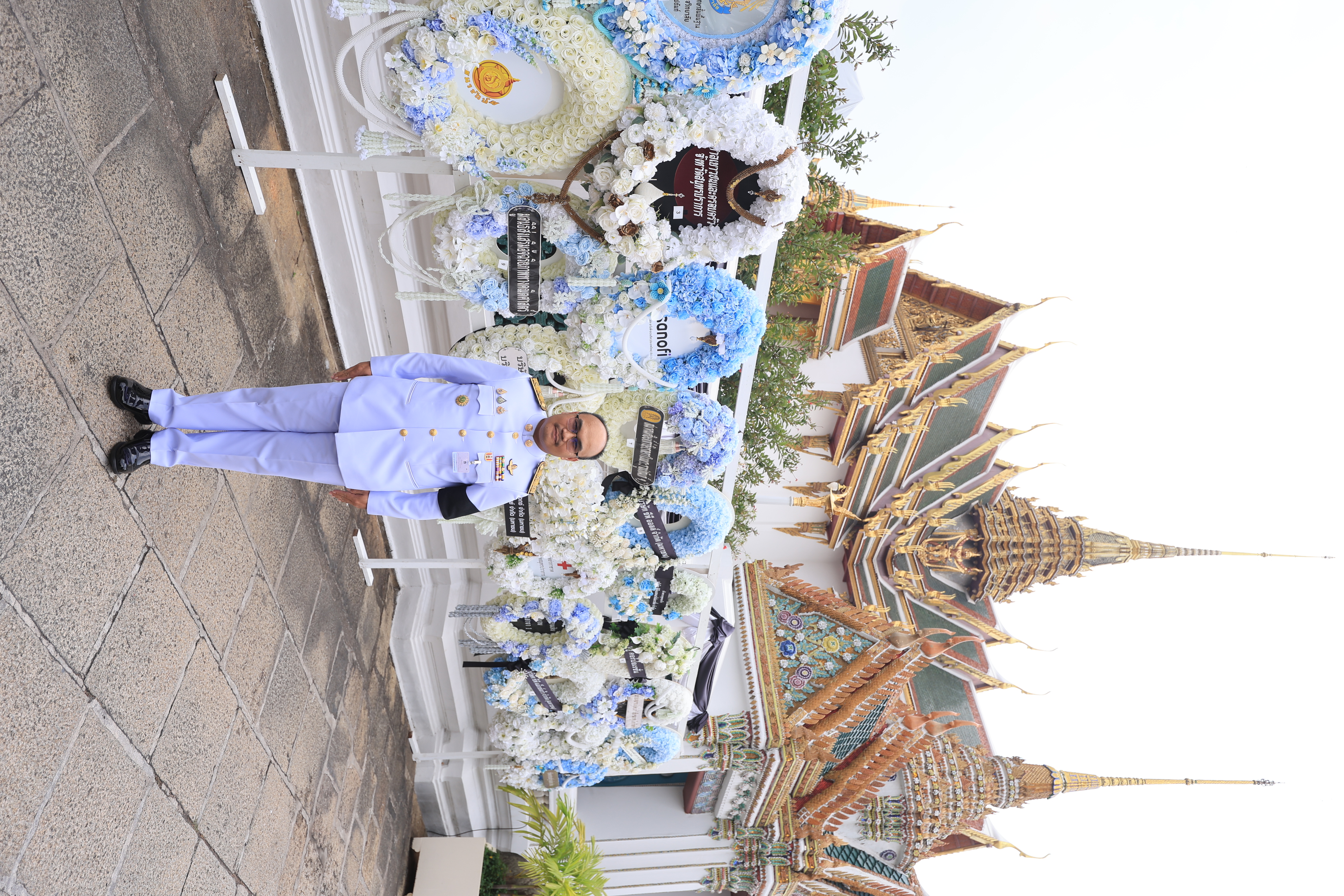 title - คณะผู้บริหาร ส.ป.ก. ร่วมผลัดเวรเฝ้าฯ พระพิธีธรรมสวดพระอภิธรรมพระบรมศพ สมเด็จพระนางเจ้าสิริกิติ์ พระบรมราชินีนาถ พระบรมราชชนนีพันปีหลวง